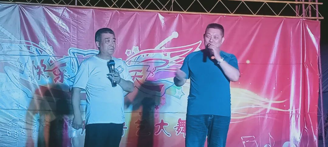 奎文区信息产业协会携青州鲁艺影视艺术团 栏目组“快乐星期天”共同走基层送文化下乡、为乡村振兴增添艺术活力，打造百姓舞台(图3)