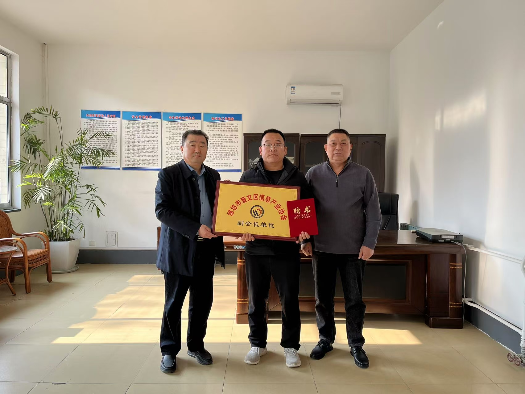 协会深入会员单位开展授牌活动(图3)